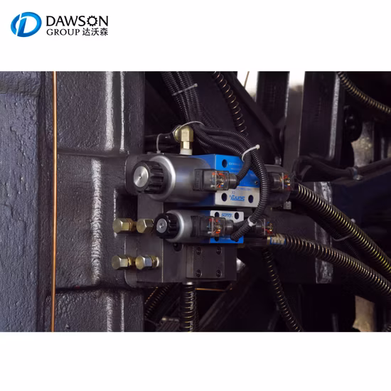 Macchina per lo stampaggio a iniezione di preforme per animali domestici in plastica multi-cavità ad alta velocità